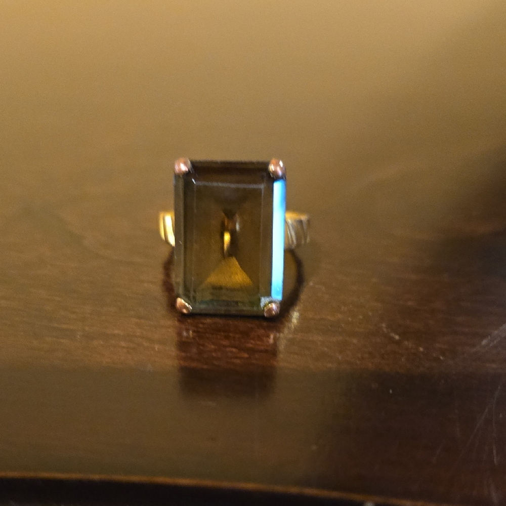 Elegant Brown Gemstone Cocktail Ring With Gold Band Size 7